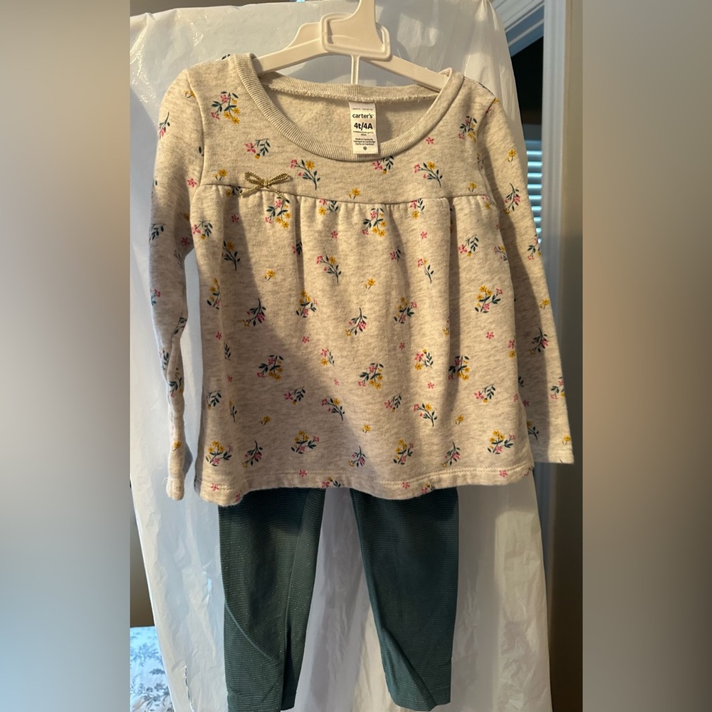 Carter’s matching set size 4T